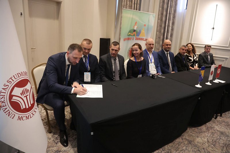 Predstavniki članic nove regionalne mreže Balkan Sports Network ob podpisu sporazuma Predstavniki članic nove regionalne mreže Balkan Sports Network ob podpisu sporazuma