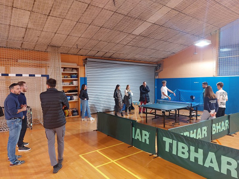 Udeleženci sestanka Erasmus+ SWAN v telovadnici